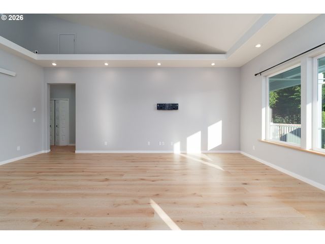 557 Shearwater Cir, Bandon, OR 97411