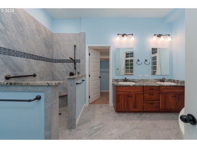 557 Shearwater Cir, Bandon, OR 97411