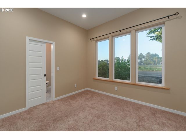 557 Shearwater Cir, Bandon, OR 97411