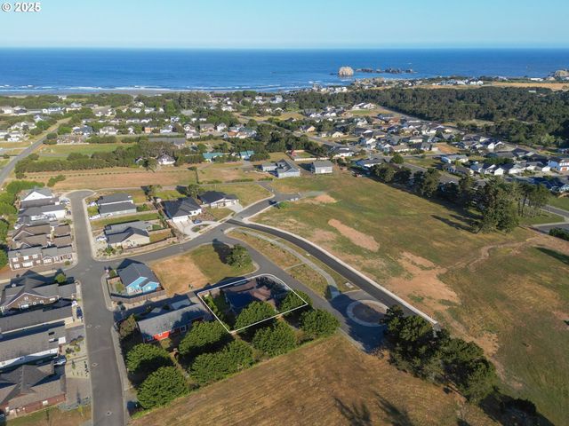 557 Shearwater Cir, Bandon, OR 97411