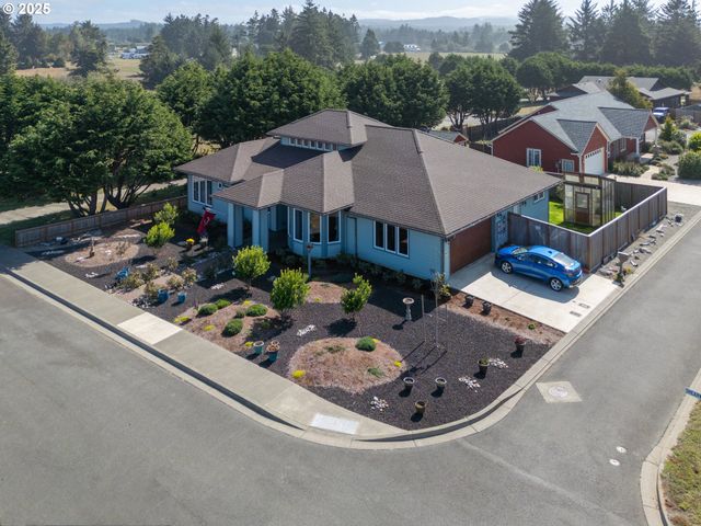 557 Shearwater Cir, Bandon, OR 97411