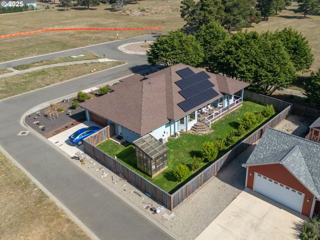 557 Shearwater Cir, Bandon, OR 97411