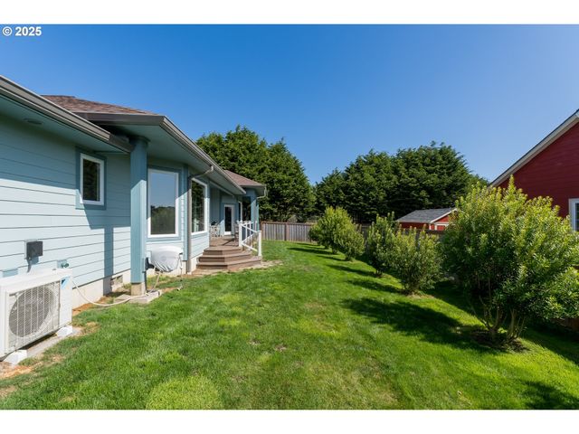 557 Shearwater Cir, Bandon, OR 97411