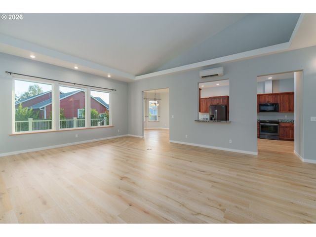 557 Shearwater Cir, Bandon, OR 97411