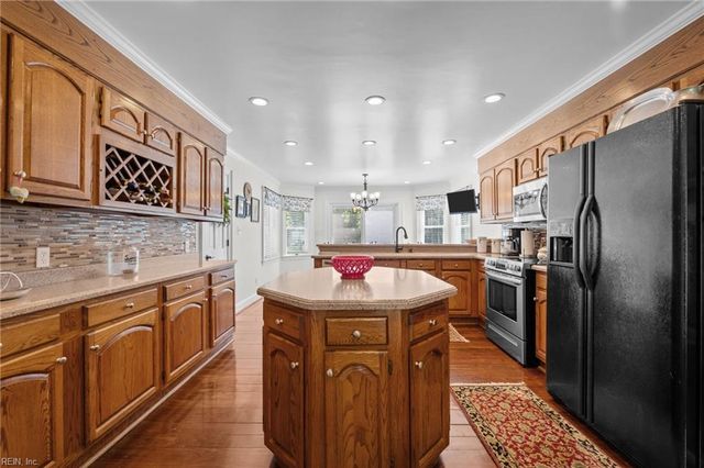 1076 Taft RD, Chesapeake, VA 23322