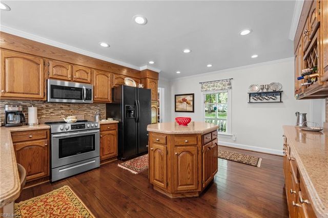 1076 Taft RD, Chesapeake, VA 23322