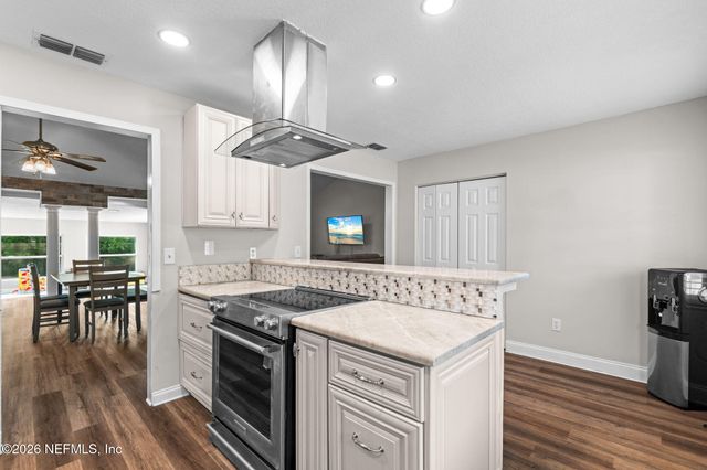 8251 PEPPERWOOD Drive, Jacksonville, FL 32244