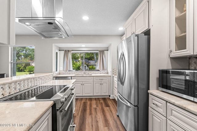 8251 PEPPERWOOD Drive, Jacksonville, FL 32244