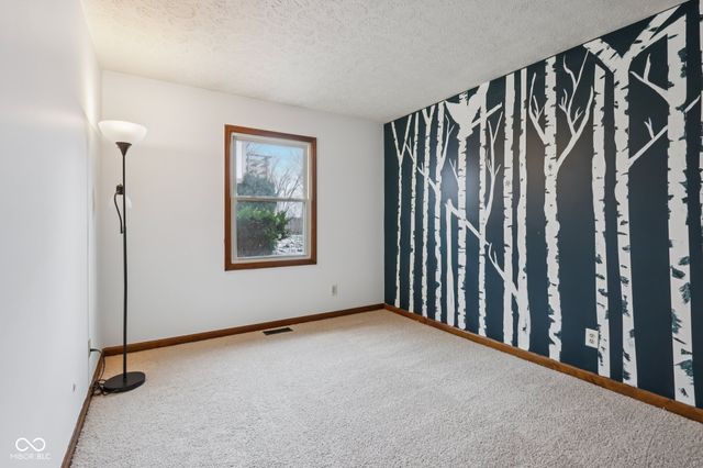 8402 Tanager Lane, Indianapolis, IN 46256