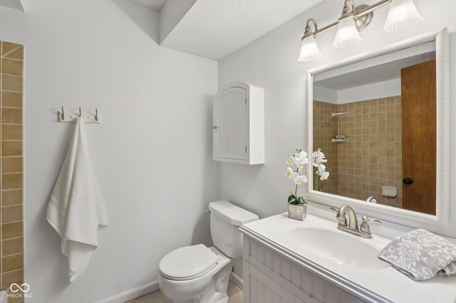 8402 Tanager Lane, Indianapolis, IN 46256