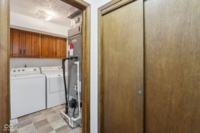 8402 Tanager Lane, Indianapolis, IN 46256