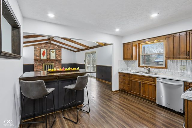 8402 Tanager Lane, Indianapolis, IN 46256