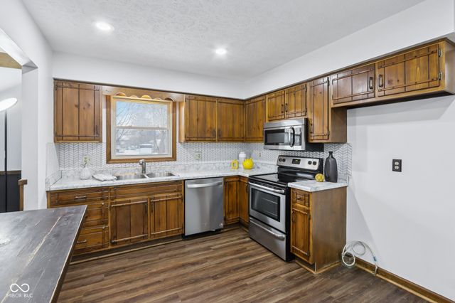 8402 Tanager Lane, Indianapolis, IN 46256