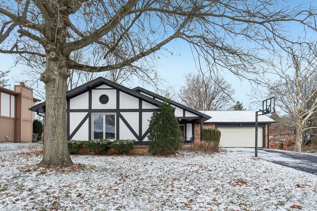 8402 Tanager Lane, Indianapolis, IN 46256