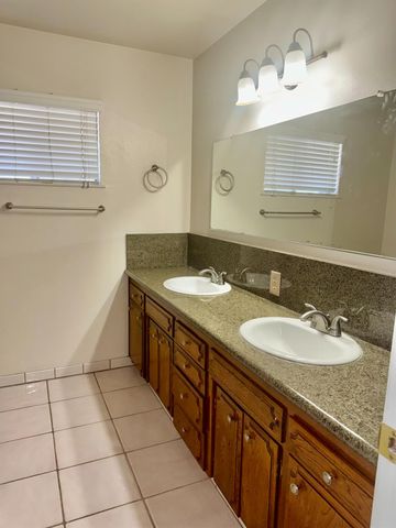 2617 W Sussex Way, Fresno, CA 93705