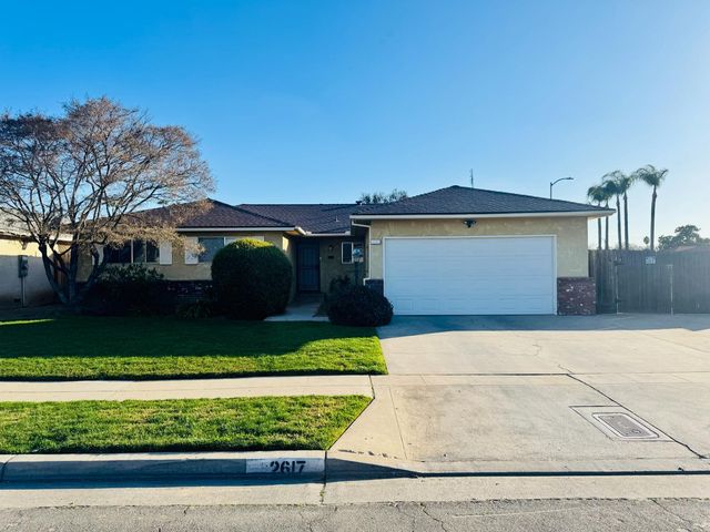 2617 W Sussex Way, Fresno, CA 93705