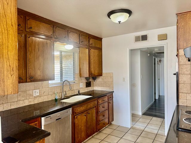 2617 W Sussex Way, Fresno, CA 93705