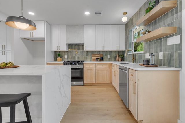 6807 Roanoke DR, Austin, TX 78723
