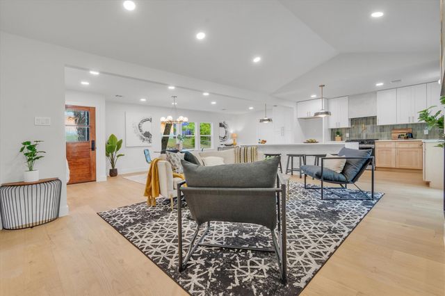 6807 Roanoke DR, Austin, TX 78723
