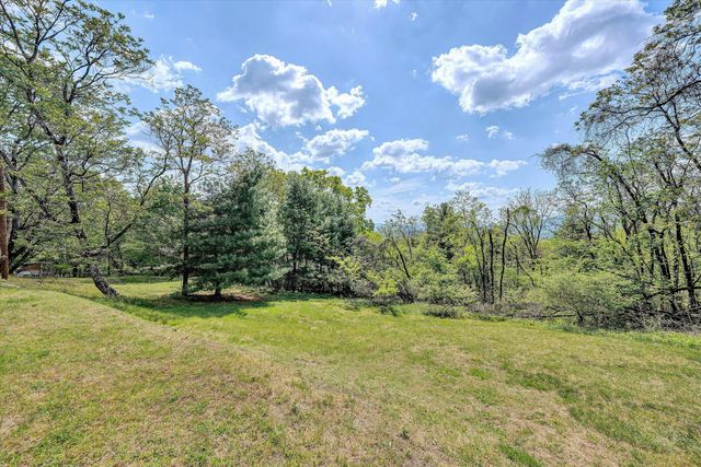 897 Dellwood RD, Salem, VA 24153