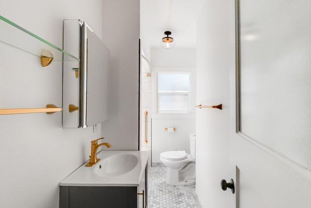 8227 Ney Avenue, Oakland, CA 94605