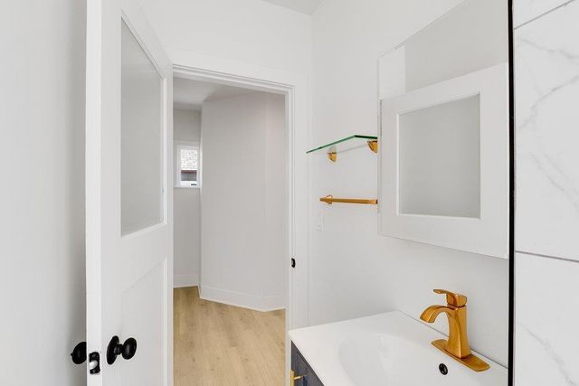 8227 Ney Avenue, Oakland, CA 94605