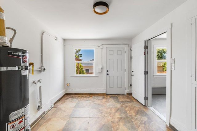 8227 Ney Avenue, Oakland, CA 94605