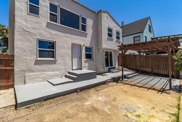 8227 Ney Avenue, Oakland, CA 94605