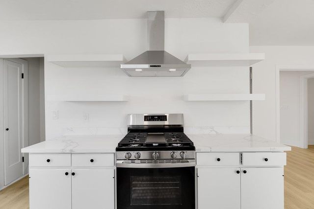 8227 Ney Avenue, Oakland, CA 94605