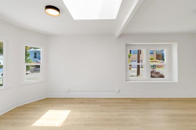 8227 Ney Avenue, Oakland, CA 94605