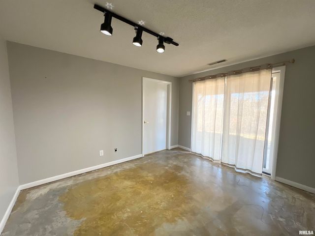 7604 N PATTON Lane, Peoria, IL 61615