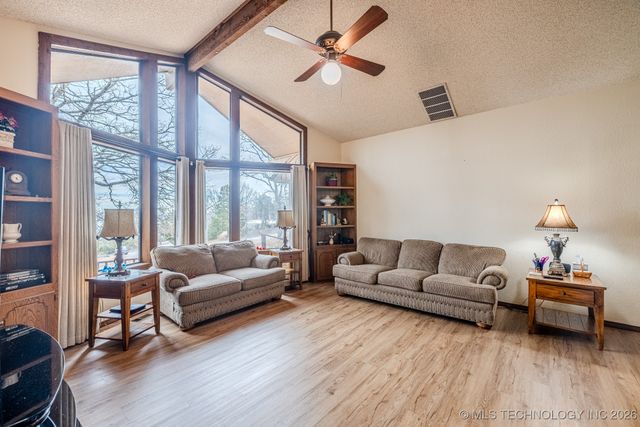 1544 N Lakeview Avenue, Mannford, OK 74044