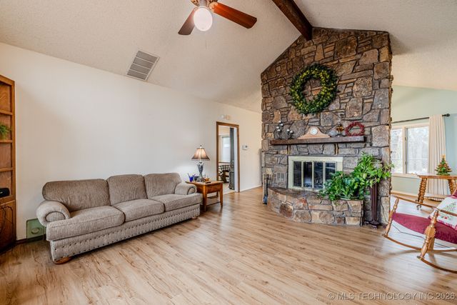 1544 N Lakeview Avenue, Mannford, OK 74044