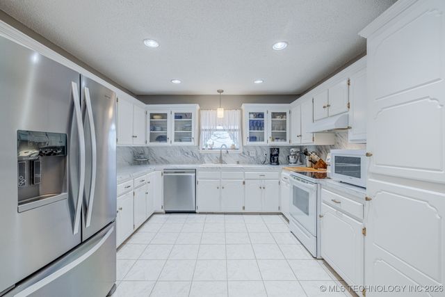 1544 N Lakeview Avenue, Mannford, OK 74044