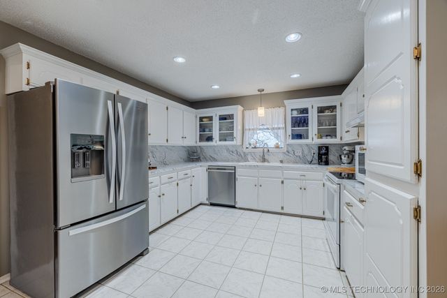 1544 N Lakeview Avenue, Mannford, OK 74044