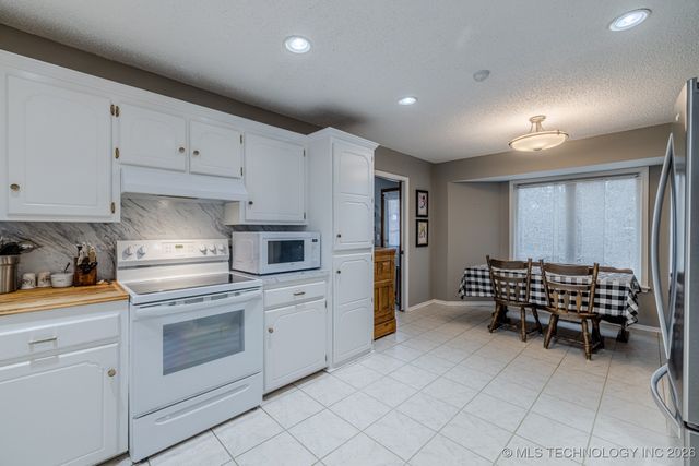 1544 N Lakeview Avenue, Mannford, OK 74044