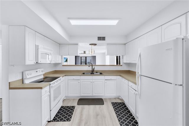 910 Vanderbilt Beach RD 315, Naples, FL 34108