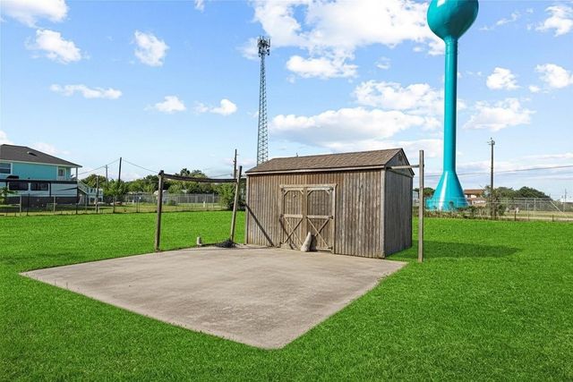 7228 Highland Bayou Drive, Hitchcock, TX 77563