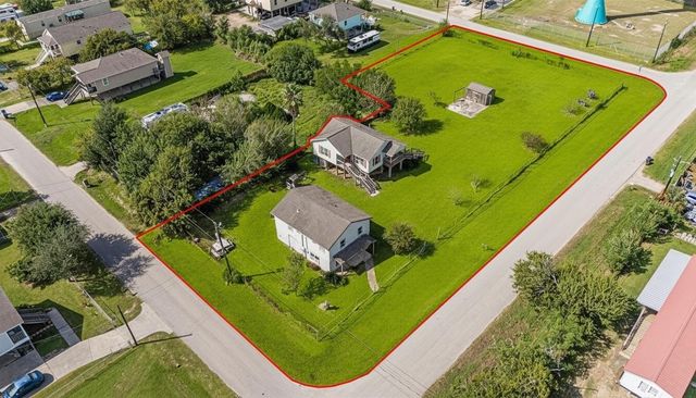 7228 Highland Bayou Drive, Hitchcock, TX 77563