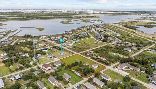 7228 Highland Bayou Drive, Hitchcock, TX 77563