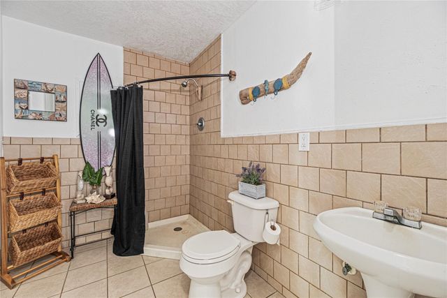 7228 Highland Bayou Drive, Hitchcock, TX 77563