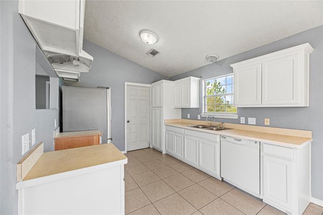 7228 Highland Bayou Drive, Hitchcock, TX 77563