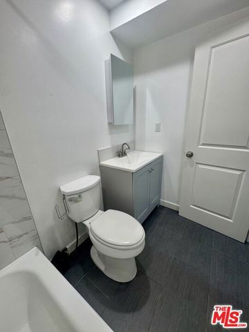 2911 W Florence Avenue APT, Los Angeles, CA 90043