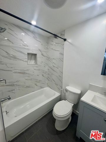 2911 W Florence Avenue APT, Los Angeles, CA 90043