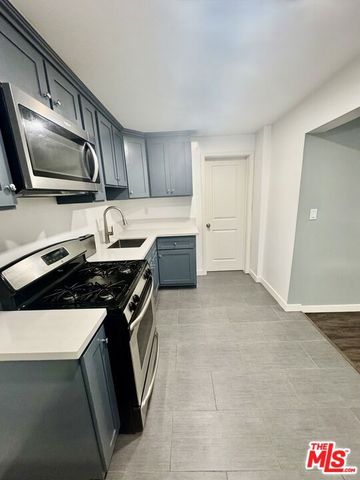 2911 W Florence Avenue APT, Los Angeles, CA 90043