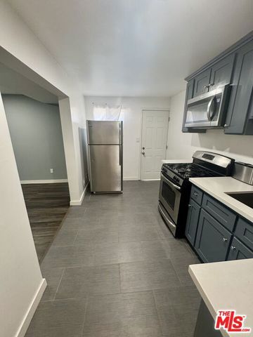 2911 W Florence Avenue APT, Los Angeles, CA 90043