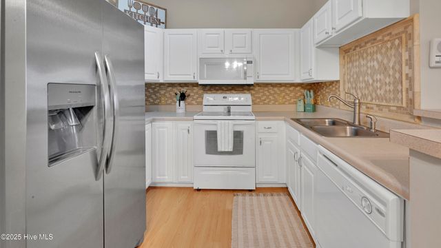 1944 Tara Court 203, Greenville, NC 27858