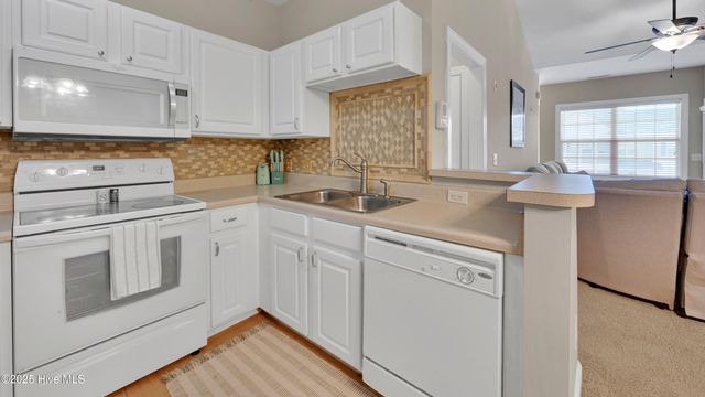 1944 Tara Court 203, Greenville, NC 27858