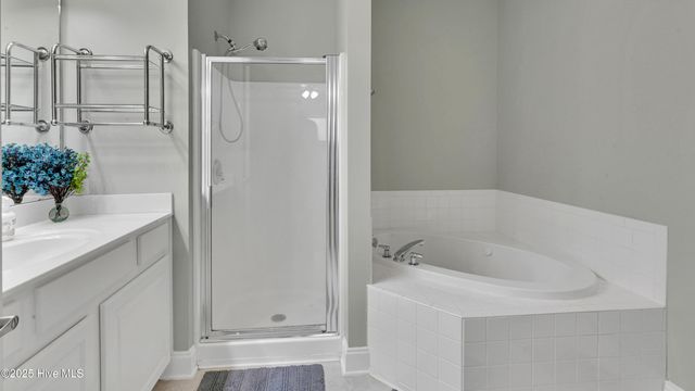 1944 Tara Court 203, Greenville, NC 27858