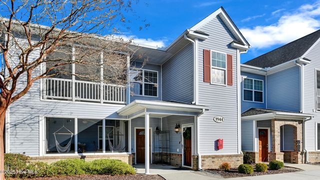 1944 Tara Court 203, Greenville, NC 27858